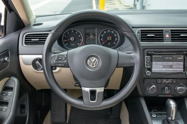 Used 2014 VOLKSWAGEN JETTA SE SE